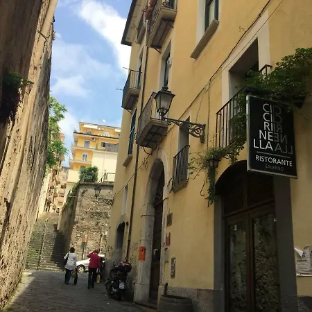 Casa Flo Con Terrazza E Ascensore Salerno Exterior foto